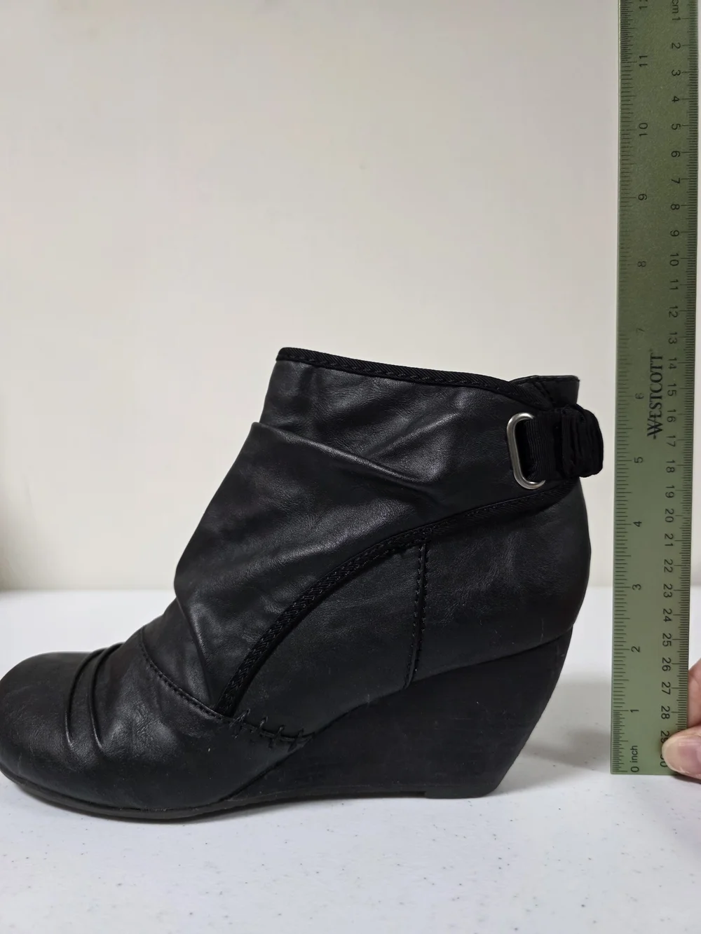 🖤👢🍂 Blowfish Malibu Black Wedge Booties Size 8 Slouch Ankle Boots Boho Casual